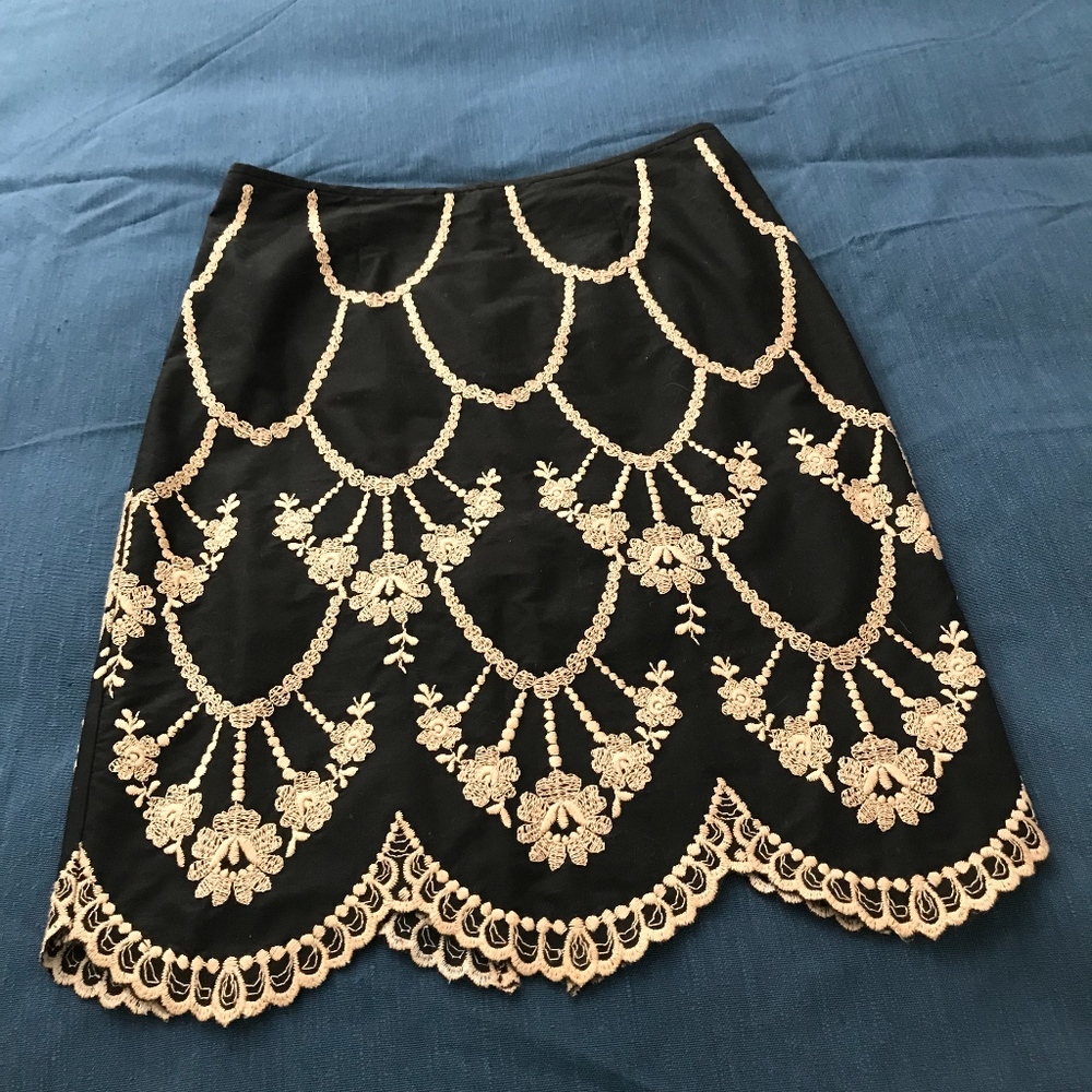 Nanette LePore Black with Tan Embroidered Motif/Floral Print Skirt Size 4
